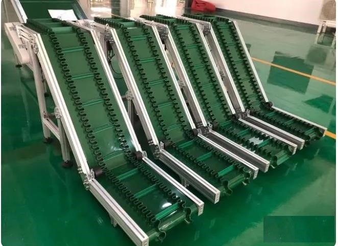 大倾角皮带输送机